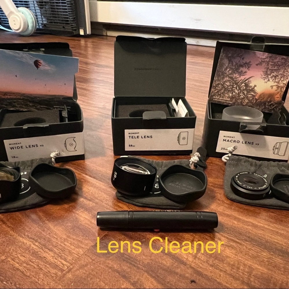 Moment Lens with lens cleaner